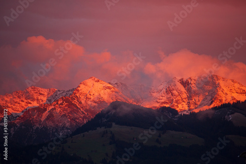 Fototapeta Naklejka Na Ścianę i Meble -  Alpenglühen - Allgäu - Berge - Alpen