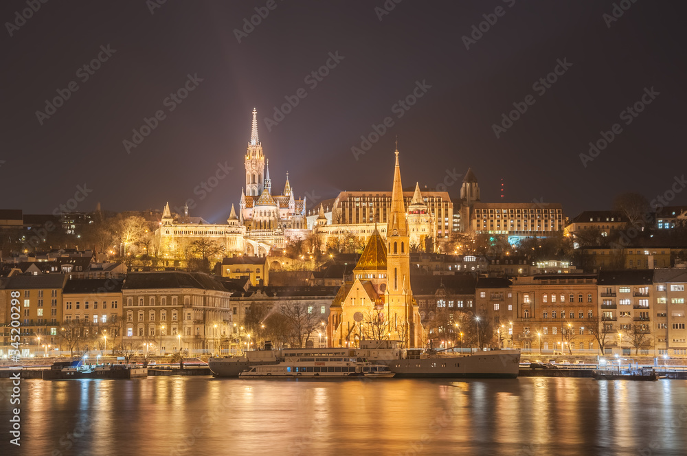 Obraz premium Night view of the Budapest, Hungary