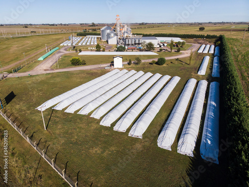 Wallpaper Mural Silos para almacenar cereal.30-04-20.Foto: Marcelo Manera Torontodigital.ca