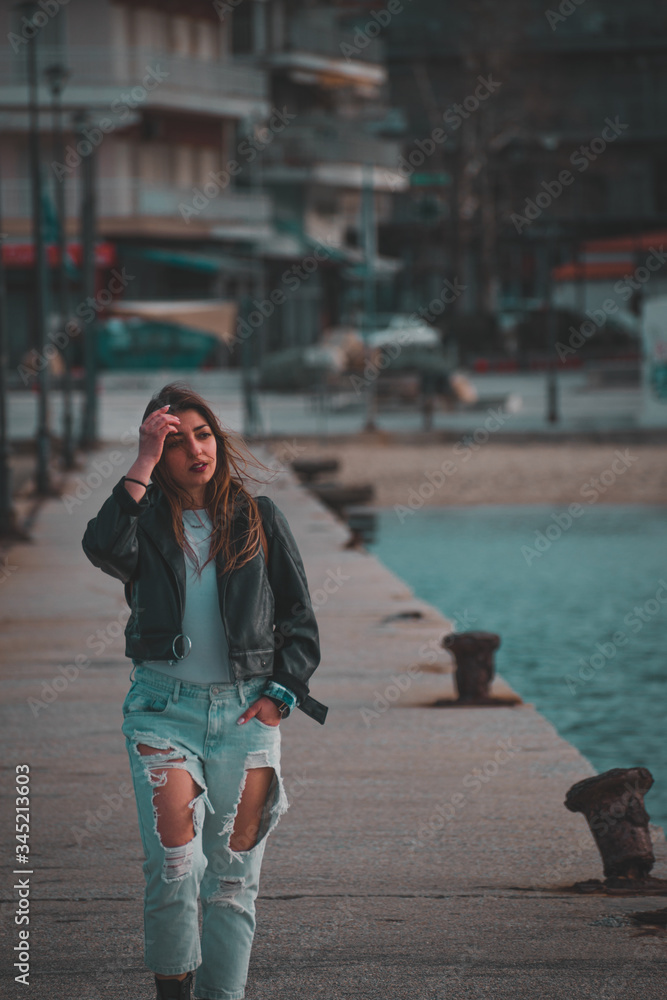 Fototapeta premium girl on the bridge