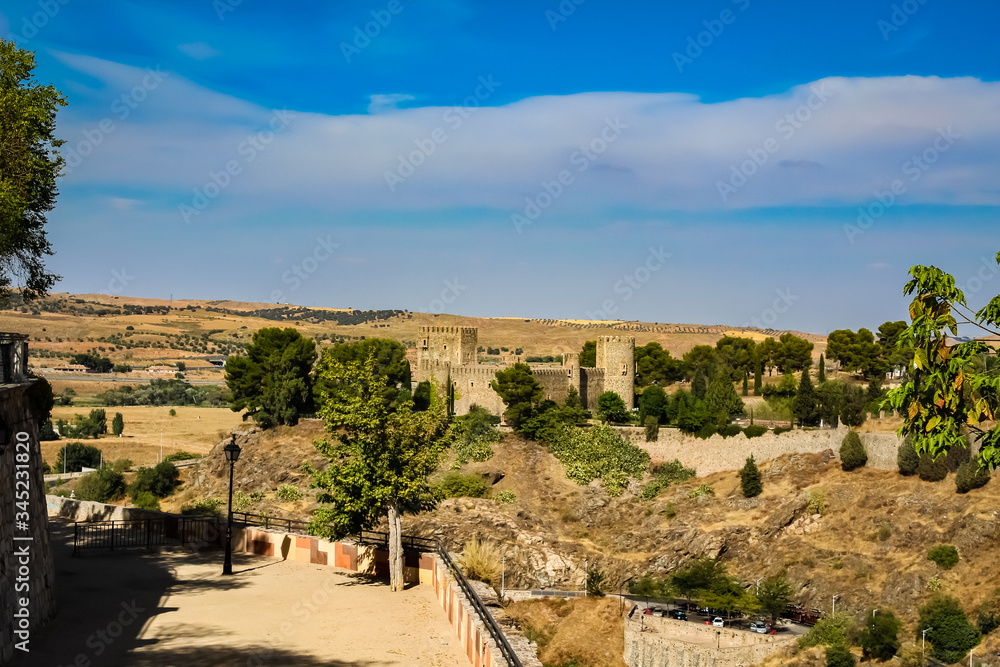 Naklejka premium madrid europa toledo roma milan italia viajes turismo colores rio tajo lisboa portugal españa atardecer urbano castillo medieval renacimiento arte antiguo reina quijote iglesia paisaje cielo azul 