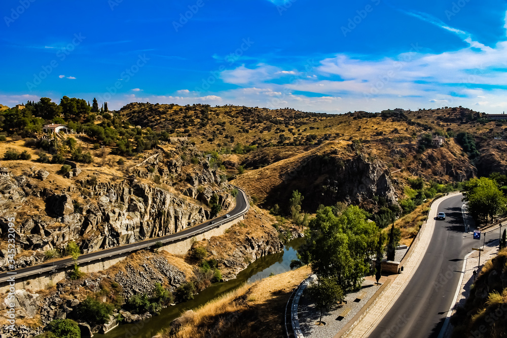 Fototapeta premium madrid europa toledo roma milan italia viajes turismo colores rio tajo lisboa portugal españa atardecer urbano castillo medieval renacimiento arte antiguo reina quijote iglesia paisaje cielo azul