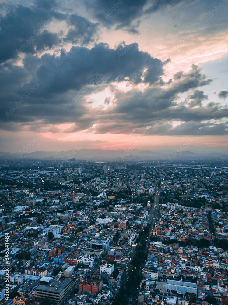 Obraz premium Aerial photography of the sunset in Mexico City