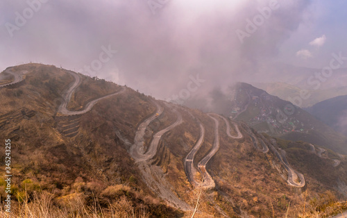 Three Level Zigzag road is probably the most dizzying road in the world. Located in the Sikkim Indian state, in the Himalayan mountains, the road includes more than 100 hairpins in just 30km.