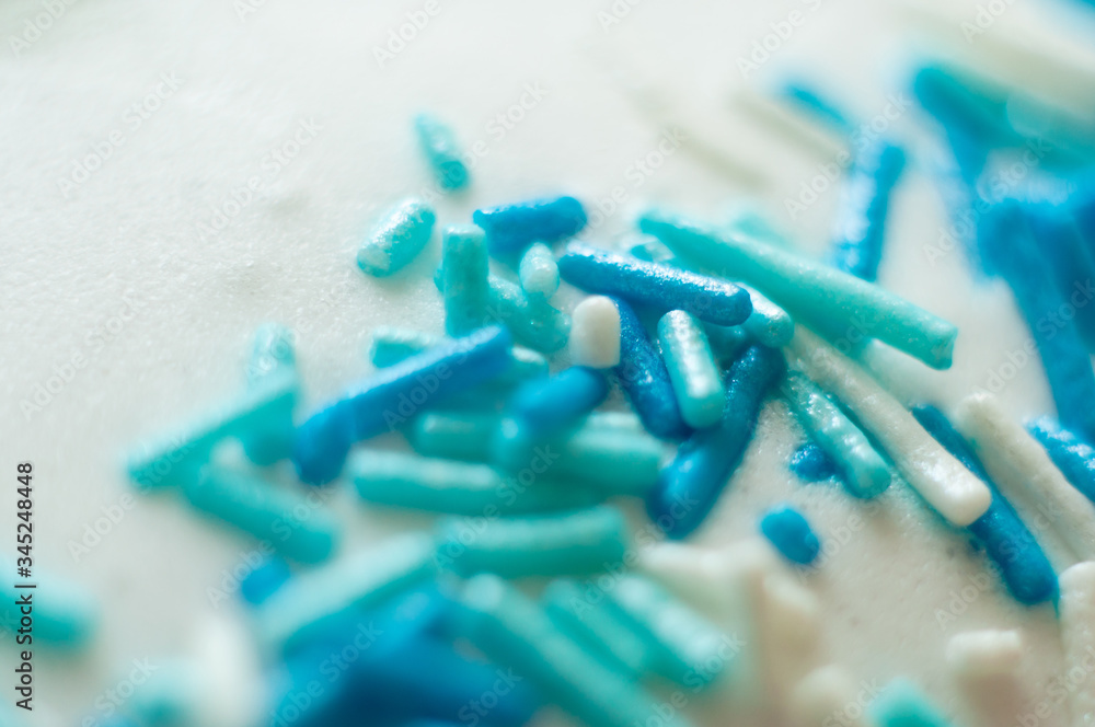 The recipe for a beautiful and delicious Easter baking. The thickness of the layer of glaze and a beautiful sprinkle for beauty. The recipe for a beautiful and delicious Easter baking. The thickness of the layer of glaze and a beautiful sprinkle for beauty.