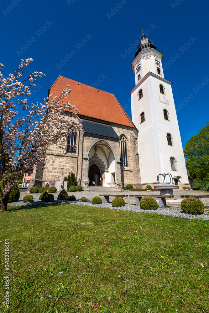 Exterior view of the 15th century Catholic hall church Wallfahrtskirche Mariä Heimsuchung in Zell am Pettenfirst, Oberösterreich, Austria