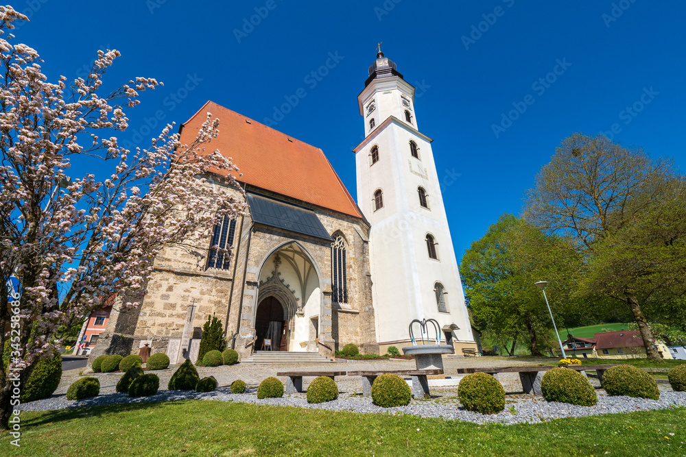 Exterior view of the 15th century Catholic hall church Wallfahrtskirche Mariä Heimsuchung in Zell am Pettenfirst, Oberösterreich, Austria