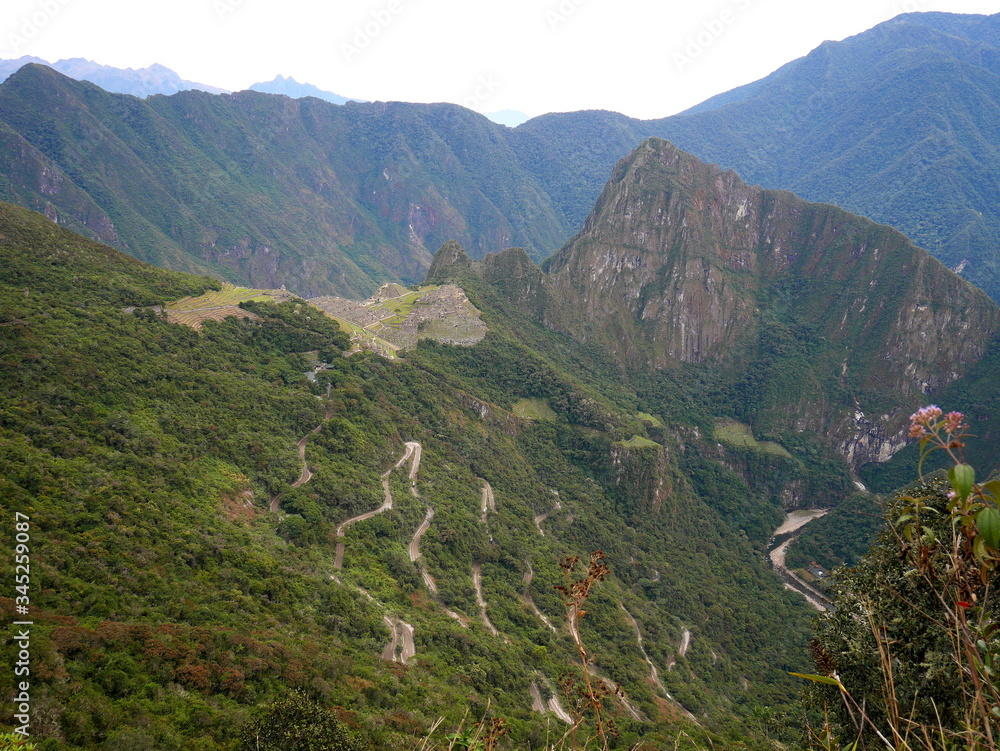 Fototapeta premium Trail to Sun Gate in Machu Picchu areal
