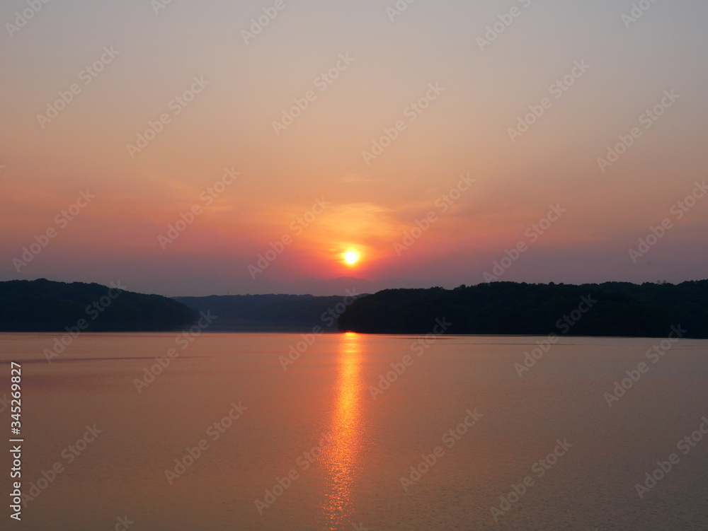 狭山湖に落ちる夕日