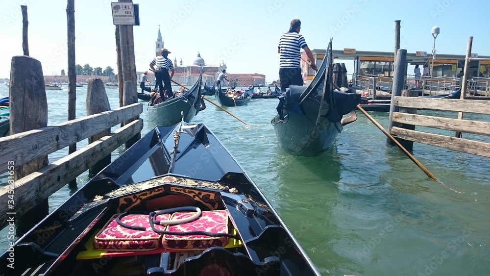 les gondoles à Venise