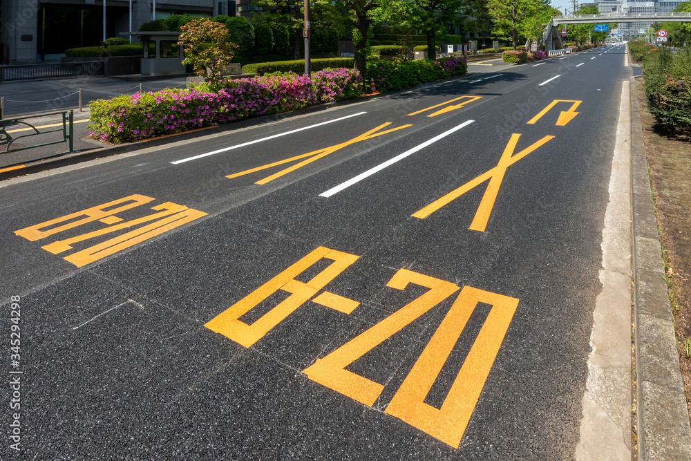 路面標示 Stock Photo Adobe Stock