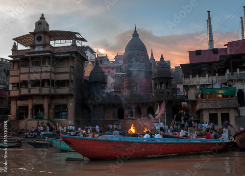 ghat en el rio Ganges varanasi photo