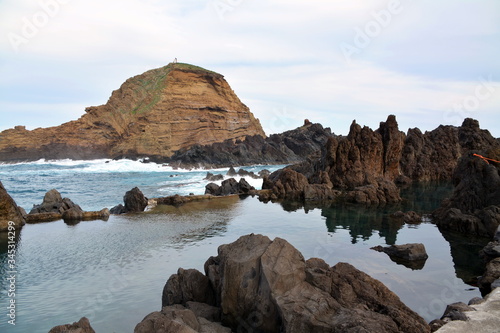 Meerwasserbecken in Porto Moniz im Nordwesten von Madeira