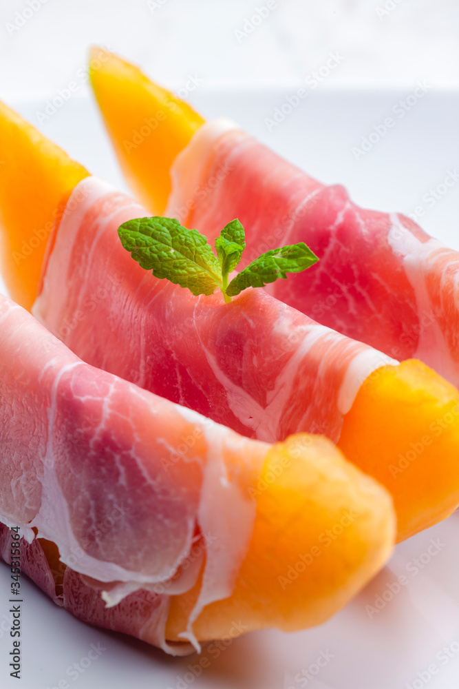 melon cantaloupe with smoked ham and mint