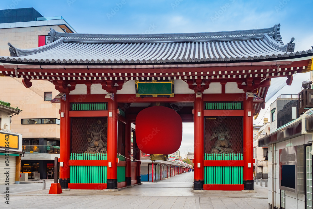 Japan. Asakusa District in Tokyo. Big red lantern without a hieroglyph. The gate at the entrance to Asakusa Street. Japanese-style arch in downtown Tokyo. Guide to Tokyo. Sights of Japan. Japan. Asakusa District in Tokyo. Big red lantern without a hieroglyph. The gate at the entrance to Asakusa Street. Japanese-style arch in downtown Tokyo. Guide to Tokyo. Sights of Japan.