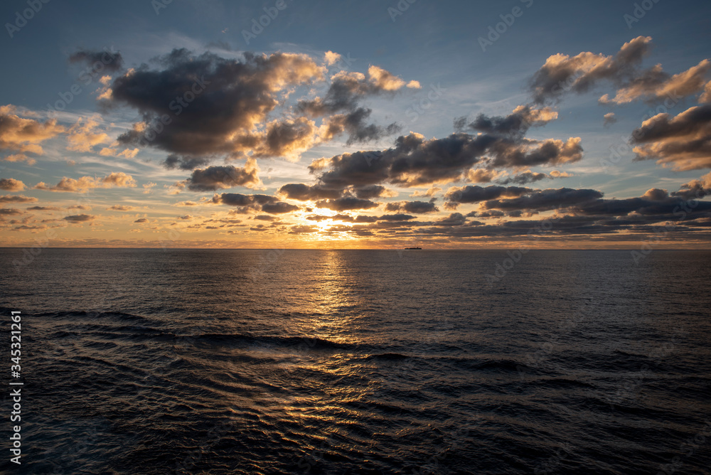 Fototapeta premium sunset over the sea