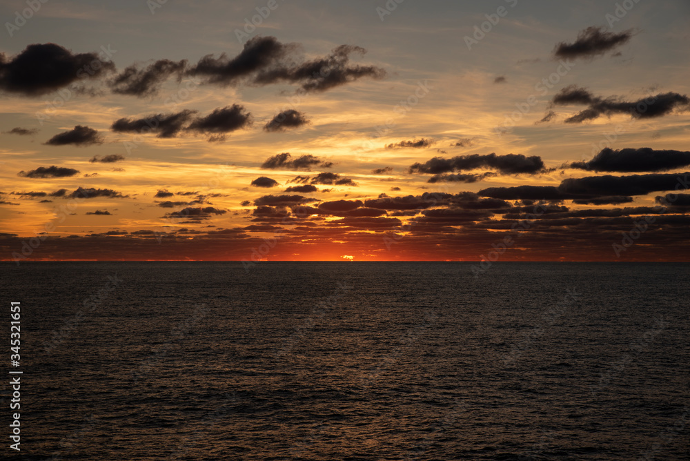 Obraz premium sunset over the sea