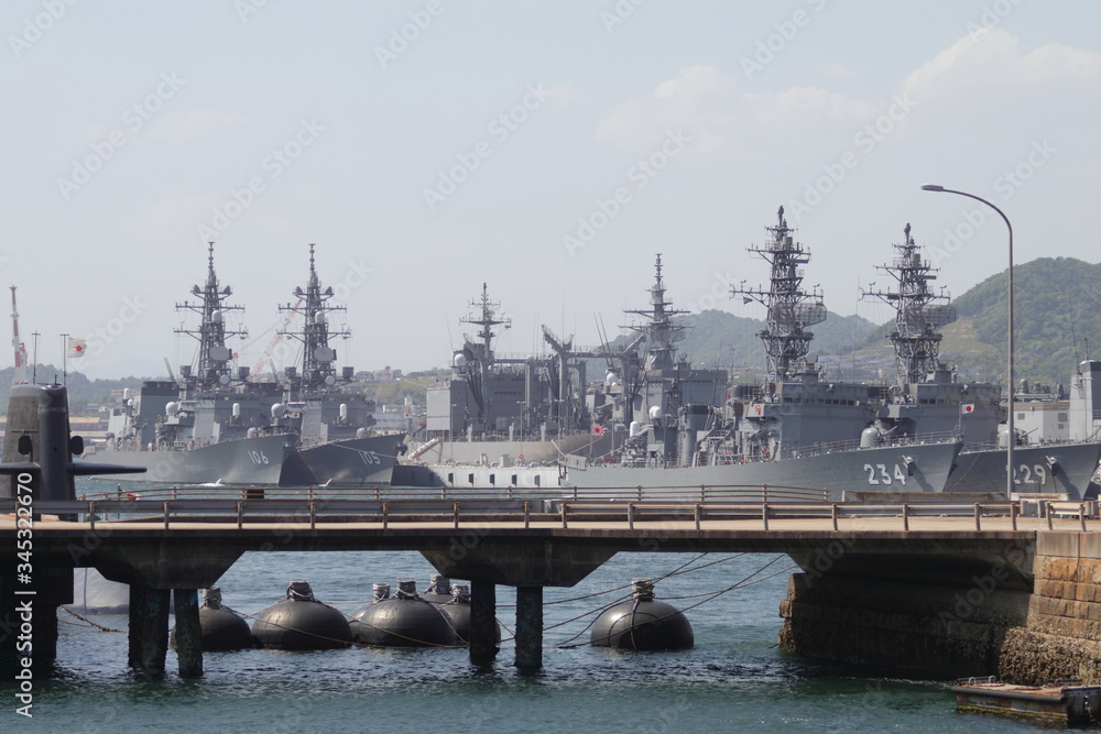 Fototapeta premium 護衛艦隊