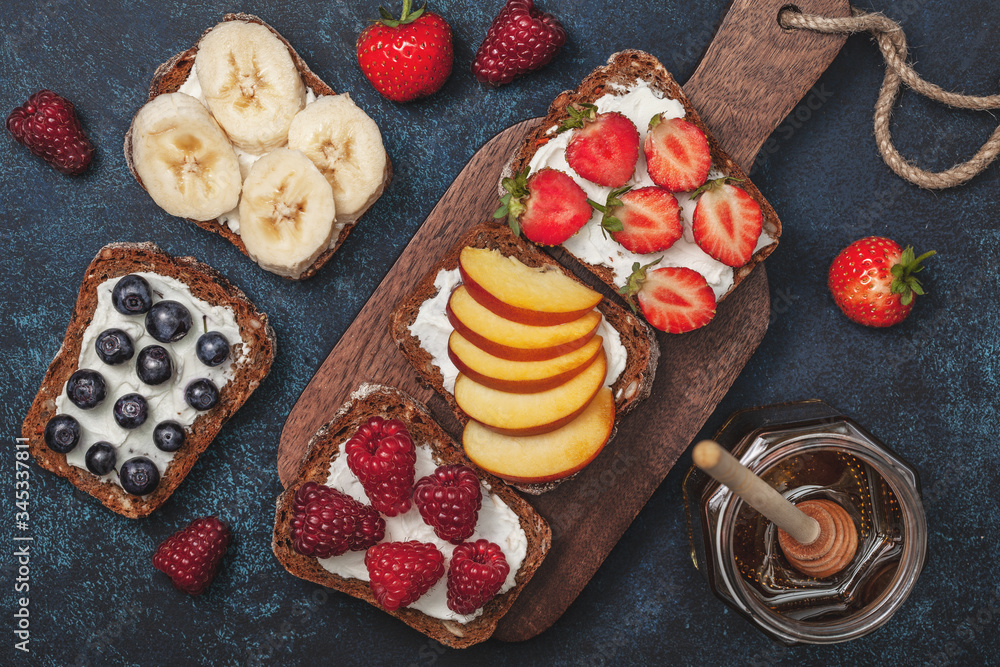 Fototapeta premium sandwiches with fruits and berries