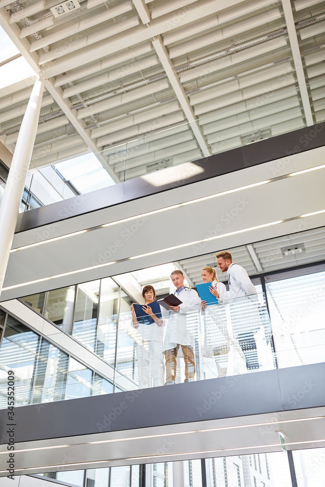 Obraz premium Group as a medical team in a meeting