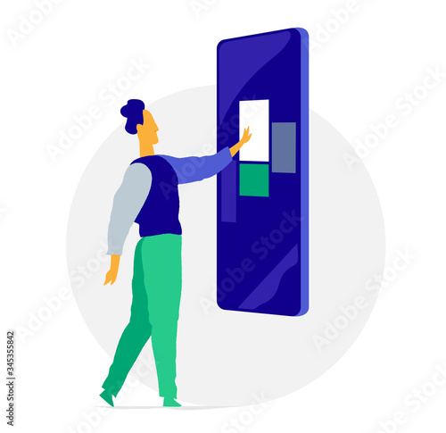 Uomo che interagisce con lo schermo touchscreen