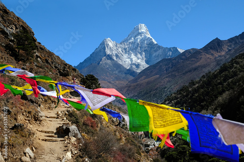  Panoramic view of valley and Ama Dablam mountain on the way to Everest Base Camp with beautiful cloudy sky, Sagarmatha national park, Khumbu valley, Nepal