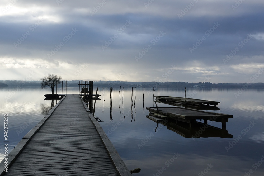 Naklejka premium LAC AZUR dans le brouillard