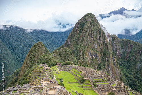 AL final del valle se llega a Machu Pichu