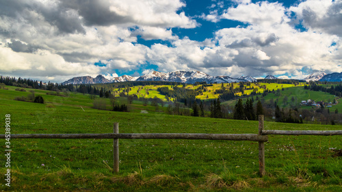 Fototapeta Naklejka Na Ścianę i Meble -  Panorama na Tatry z Dzianisza - z Magury Witowskiej