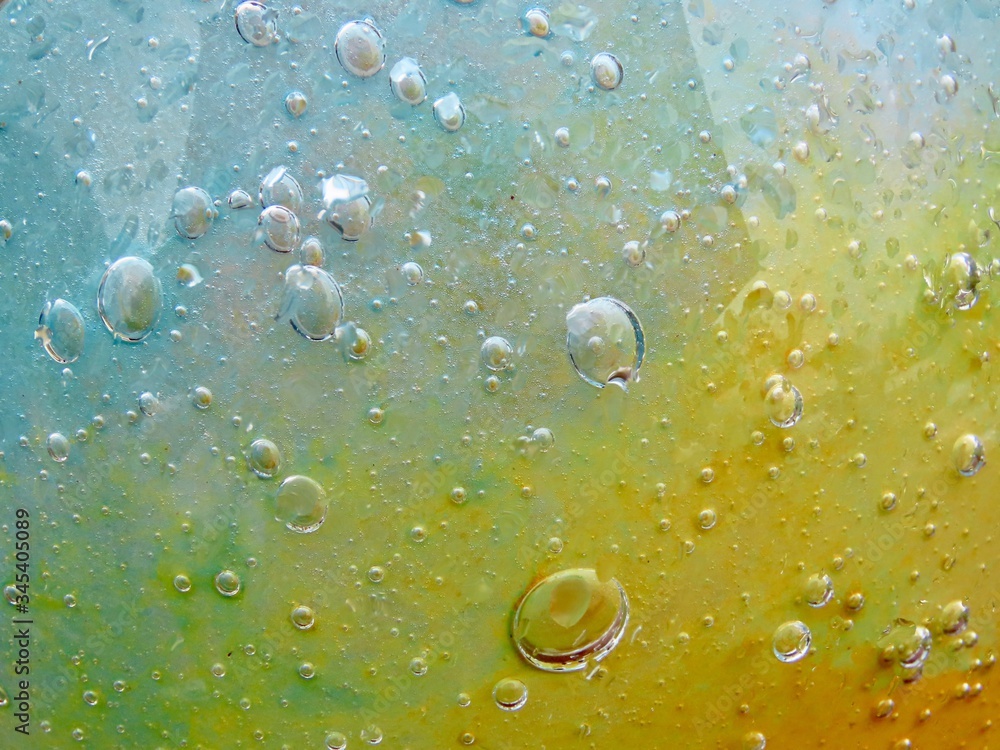 Air bubbles inside glass