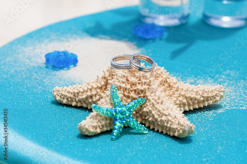 Papier peint Wedding rings close up decorated nautical with accessories for tropical wedding
