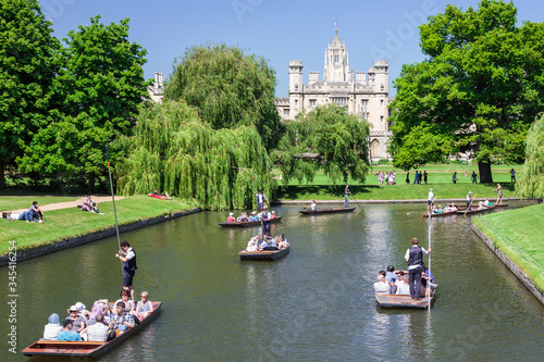 Obraz na plátně Summer Punting on the River Cam. Cambridge