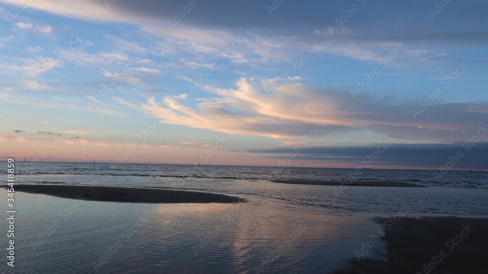 Obraz premium sunrise over the sea