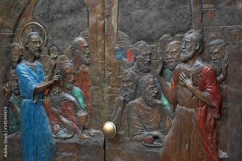 Fotografia Bronze Doors depicting Christ's foretelling Peter's denial at the Church of Sain