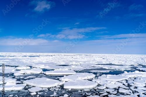 オホーツク海沿岸に押し寄せる流氷群 photo