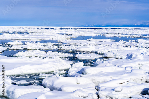 オホーツク海沿岸に押し寄せる流氷群 © san724