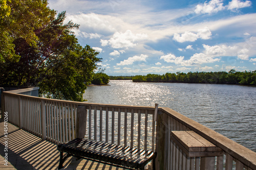 Fototapeta Naklejka Na Ścianę i Meble -  bench on the lake