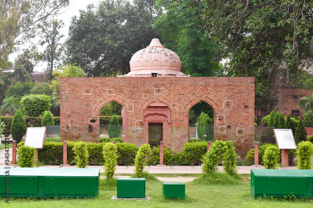 where is jallianwala bagh located