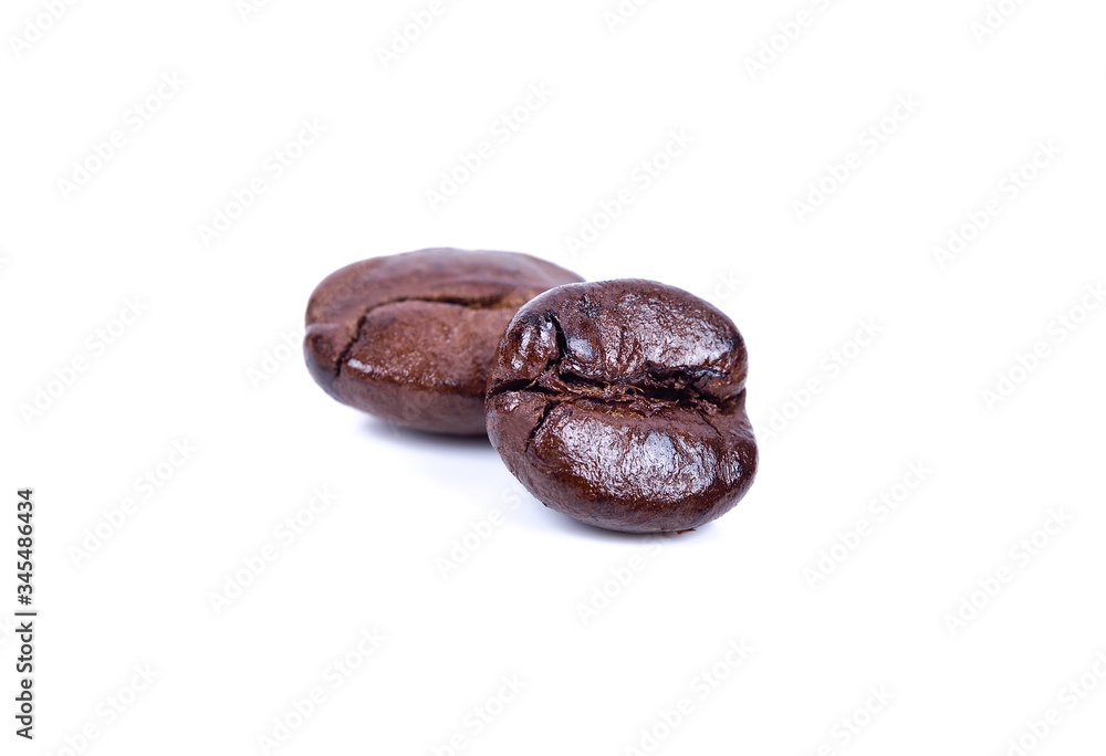 Obraz premium Coffee beans roasted on a white background