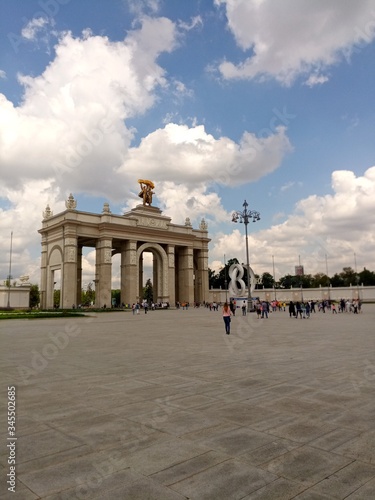 monument to moscow