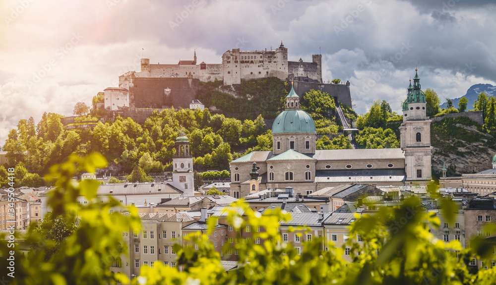 Fototapeta premium Vacation in Salzburg: Salzburg old city with fortress and cathedral in spring, Austria