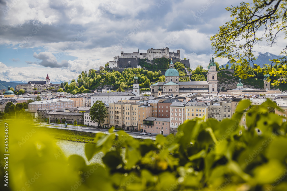 Fototapeta premium Vacation in Salzburg: Salzburg old city with fortress and cathedral in spring, Austria