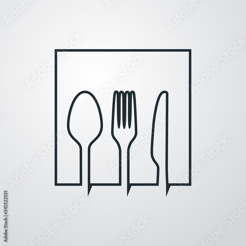 Símbolo restaurante. Icono plano lineal silueta tenedor, cuchillo y cuchara en cuadrado en fondo gris