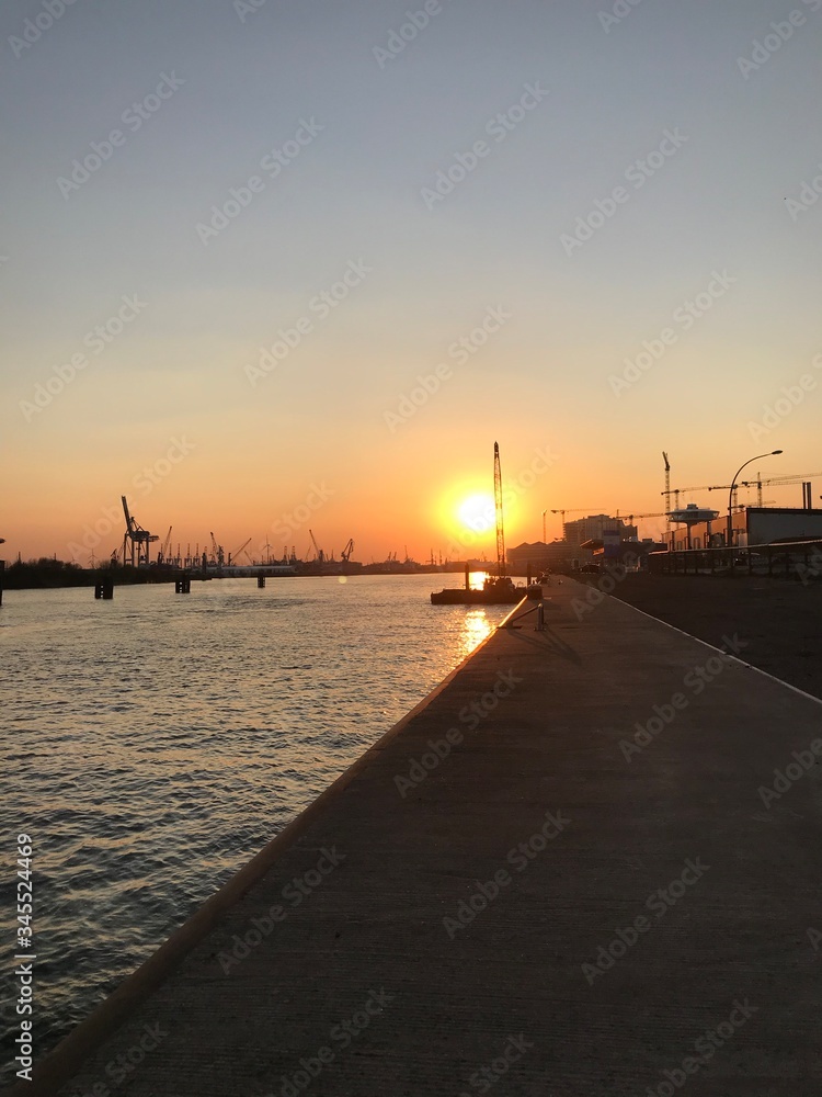 Hafen City Hamburg sonne Abend Elbe
