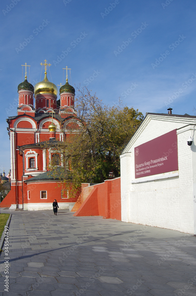 Obraz premium MOSCOW, RUSSIA - October, 2019: View on Cathedral of the icon of the Mother of God Sign of the former Znamensky monastery