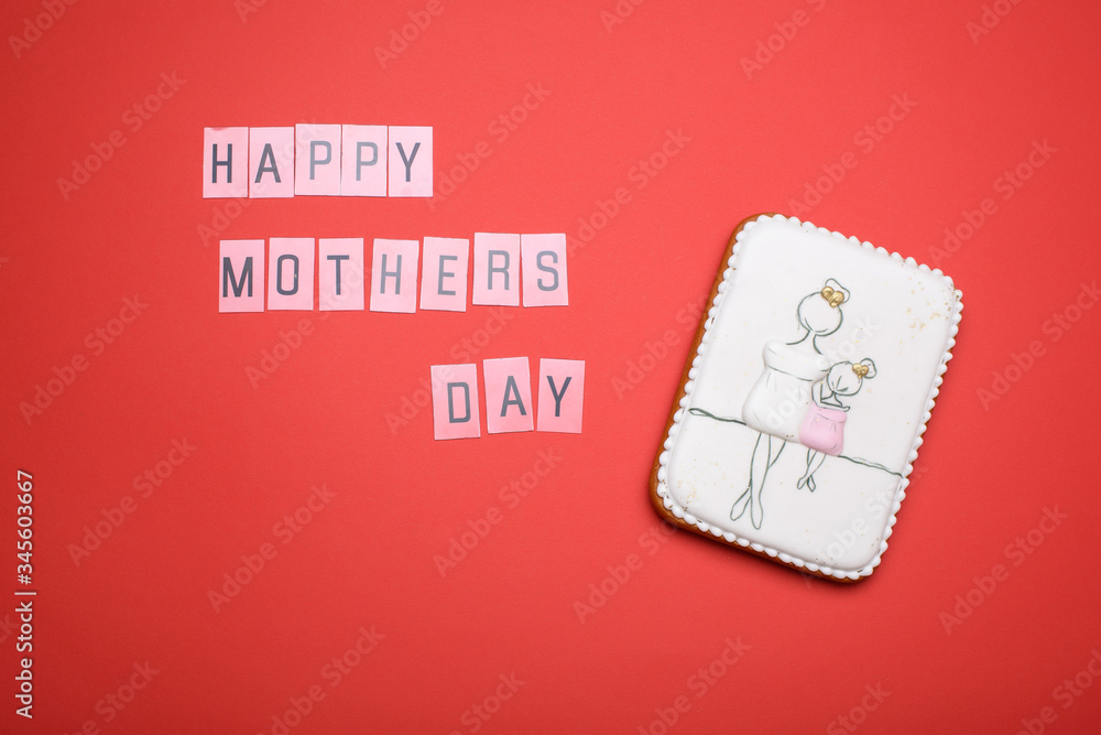 Obraz premium Red background with the inscription Mother's Day, gingerbread in the form of hearts.