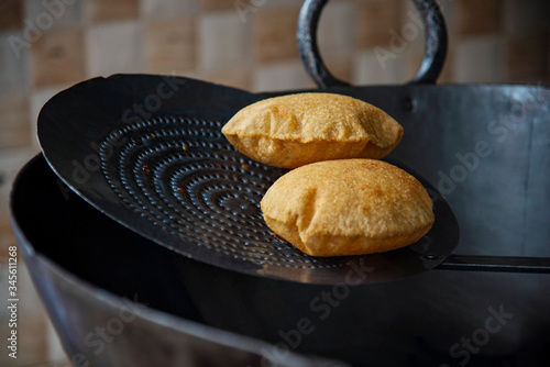 Fotografía Frying fresh puri