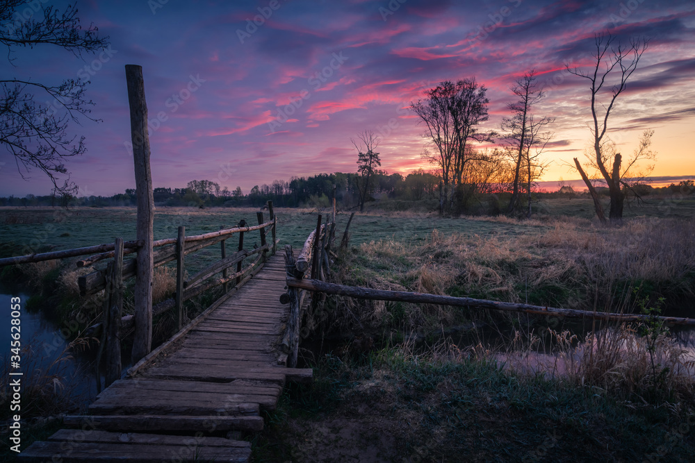 Dawn in the Jeziorka valley near Piaseczno, Masovia, Poland