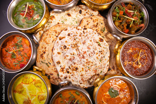Foto indian food collection dishes on the table