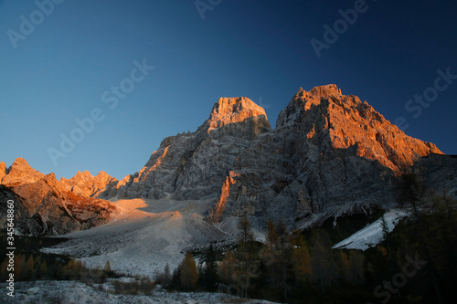 Monte Pelmo im Abendlicht, Gebirgsstock in den Dolomiten, Provinz Beluno, Venetien, Italien, Europa